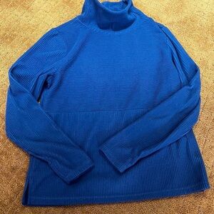 The American Outdoorsman blue turtle neck women’s size medium